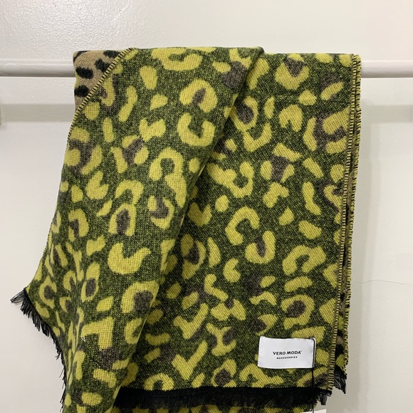 NWT- Vero Moda leopard print long scarf in tan/neon green accents - Picture 2 of 5